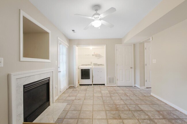 Building Photo - 405 Donelson Loop