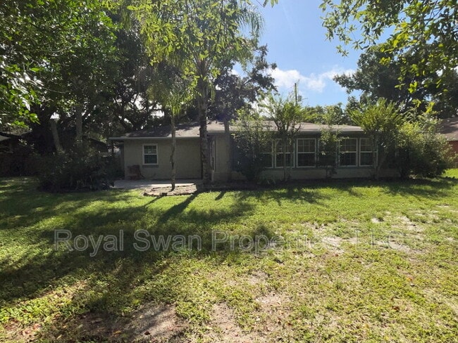 Building Photo - 222 Lakeview Dr