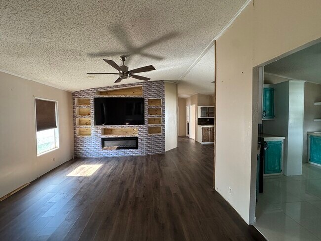 Building Photo - 1584 Valiant Dr