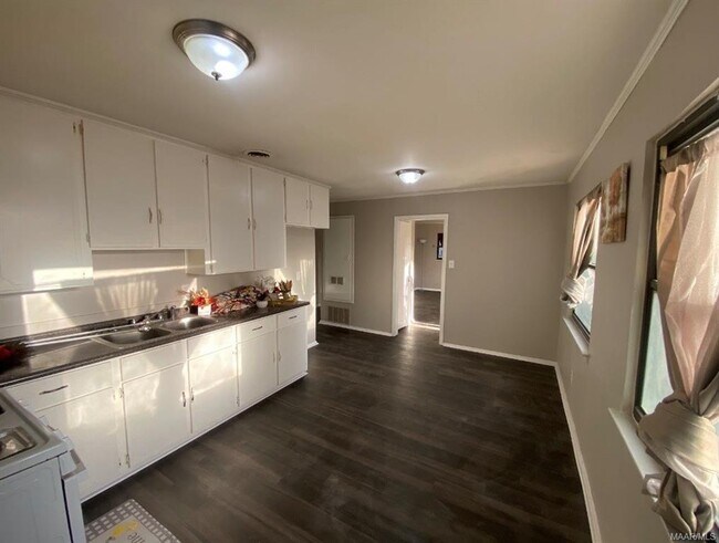 Building Photo - 1229 Karen Rd