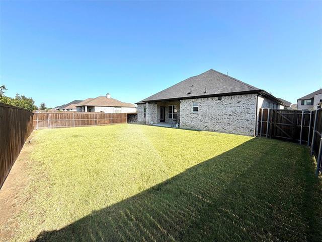 Building Photo - 402 Coyote Creek Dr