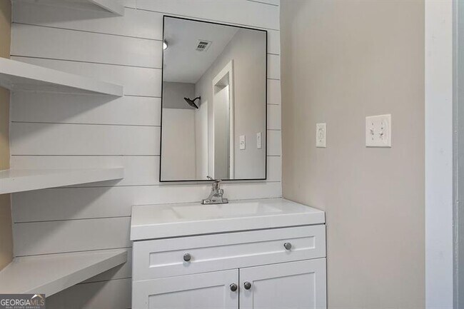 Building Photo - 184 Dahlia Ave NW