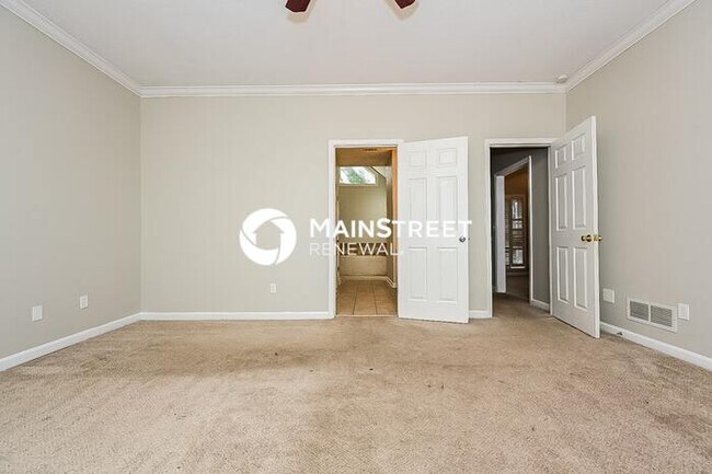 Building Photo - 5 Bedroom Pet-Friendly Home in Fayetteville, GA with Main Street Renewal