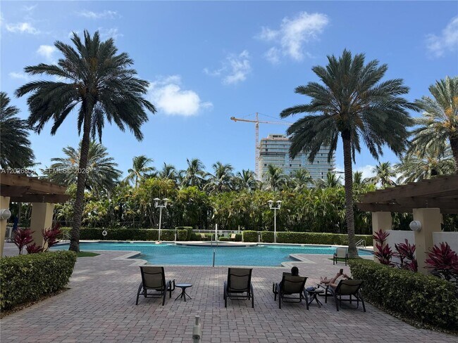 Building Photo - 1755 E Hallandale Beach Blvd