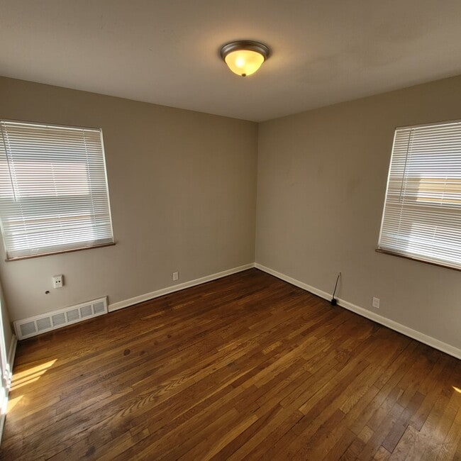 Building Photo - West Boulevard Area 3-Bed, 1-Bath Single-F...