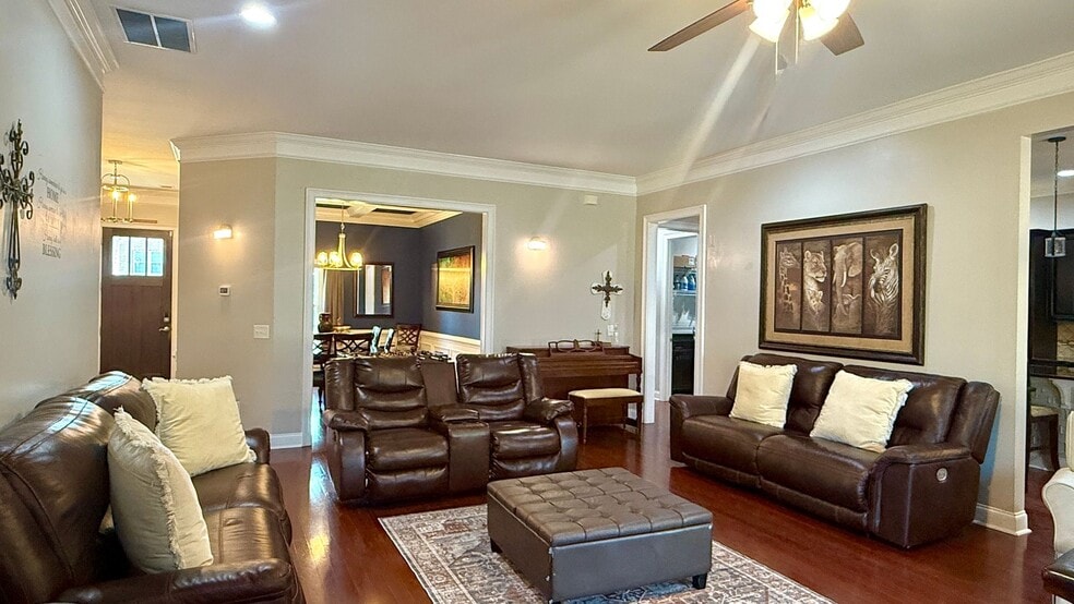 Building Photo - Beautiful 5 Bedroom Home in The Cotswolds