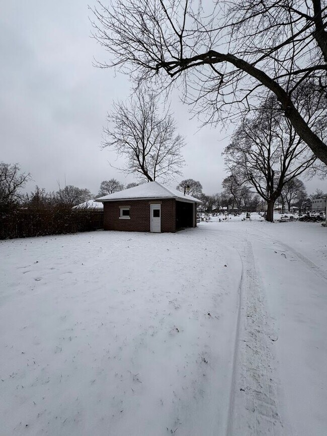 Building Photo - 1103 19th St NW