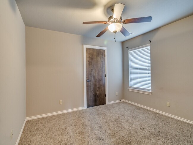 Building Photo - 3813 Normandy Rd