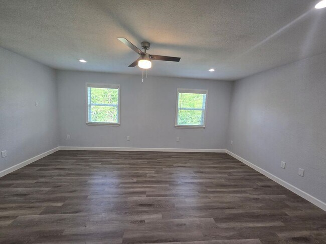 Building Photo - 2647 Springvale Dr