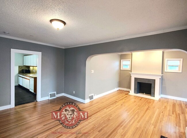 Building Photo - 3 Bd 1 Ba Home with Hardwood Floors in Midvale
