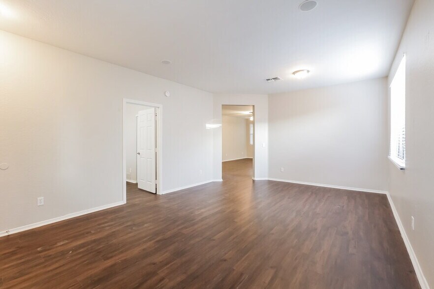 Building Photo - 9506 W Mariposa St