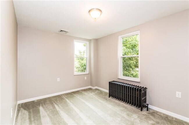 Building Photo - Beautiful 2 bed, 2.5 bath luxury home in S...