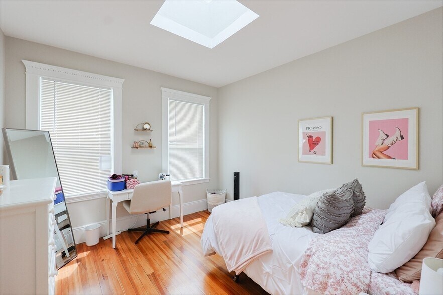 Building Photo - 39 Chester St