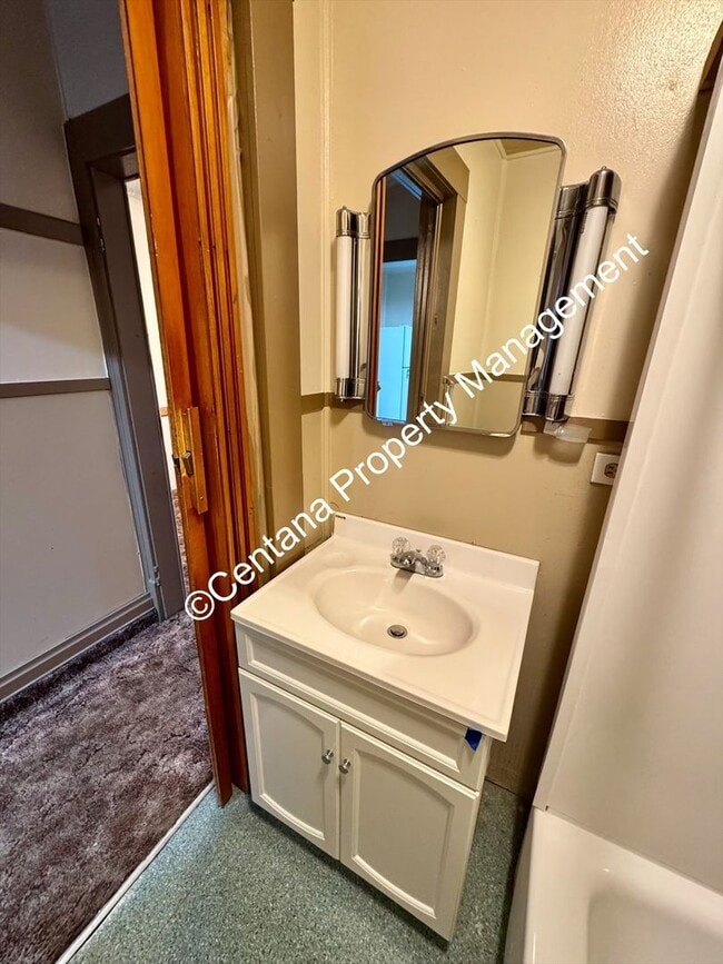 Building Photo - 2 Bedroom 1 bath in heart Butte