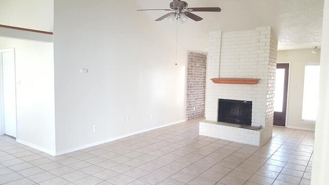 Primary Photo - 10423 Tenneco Dr