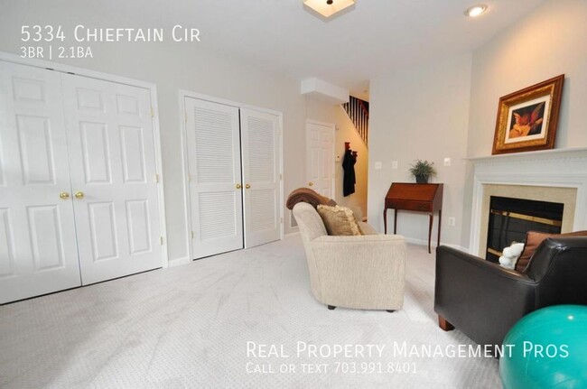 Building Photo - Gorgeous 4 Level End Unit in Upscale Windy...