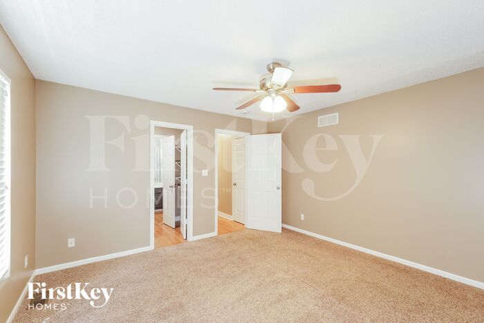 Building Photo - 613 Valley View