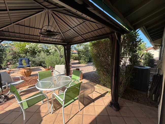 Building Photo - Fantastic Summer Getaway, Short Term Furni...