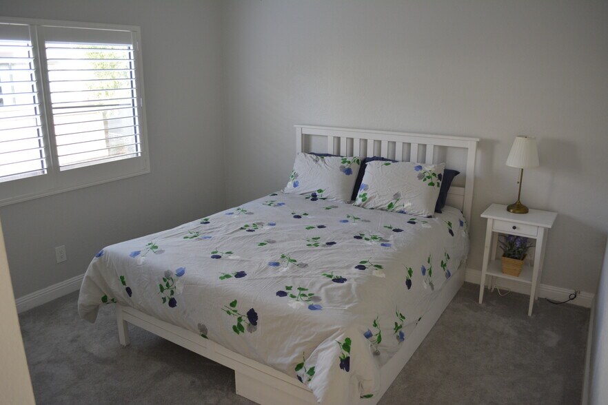 Building Photo - 1244 Valley View Rd