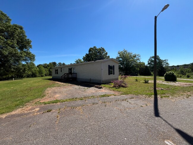Building Photo - 412 Rock Barn Rd NE