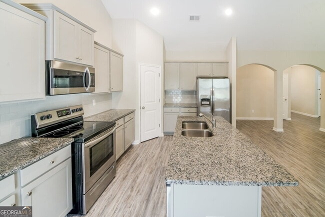 Building Photo - 309 Spruce Creek Ln