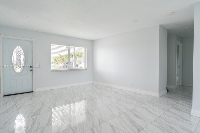 Building Photo - 2401 SW 11th Ave