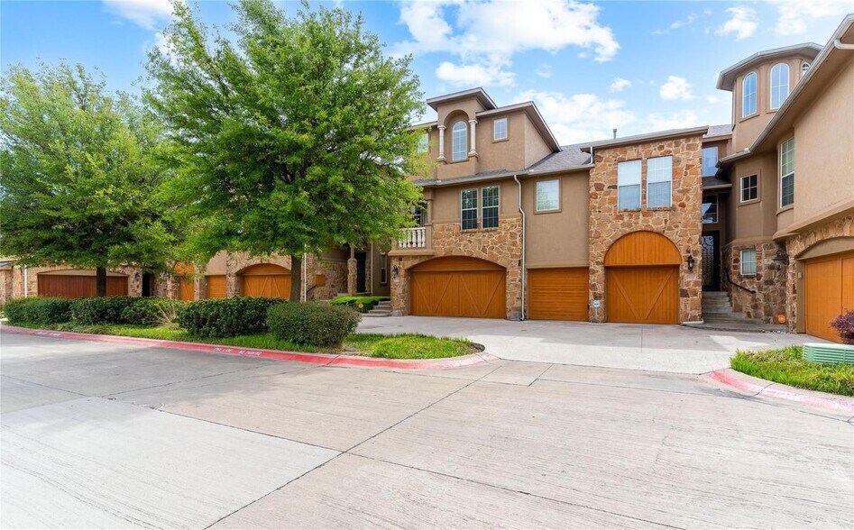 Building Photo - 2635 Villa Di Lago Dr