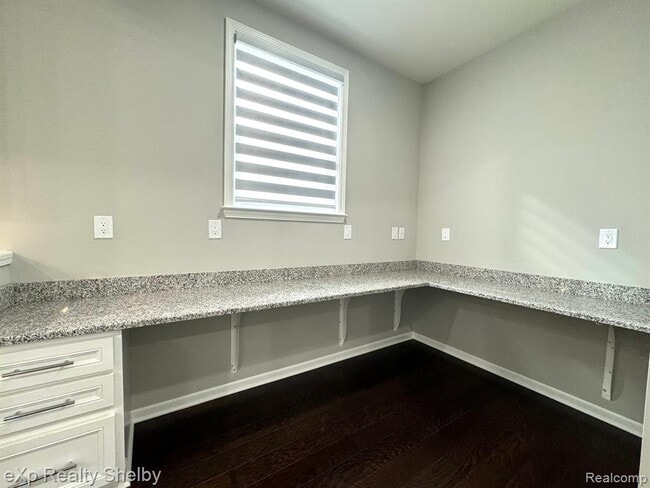 Building Photo - 49477 Hummel Dr