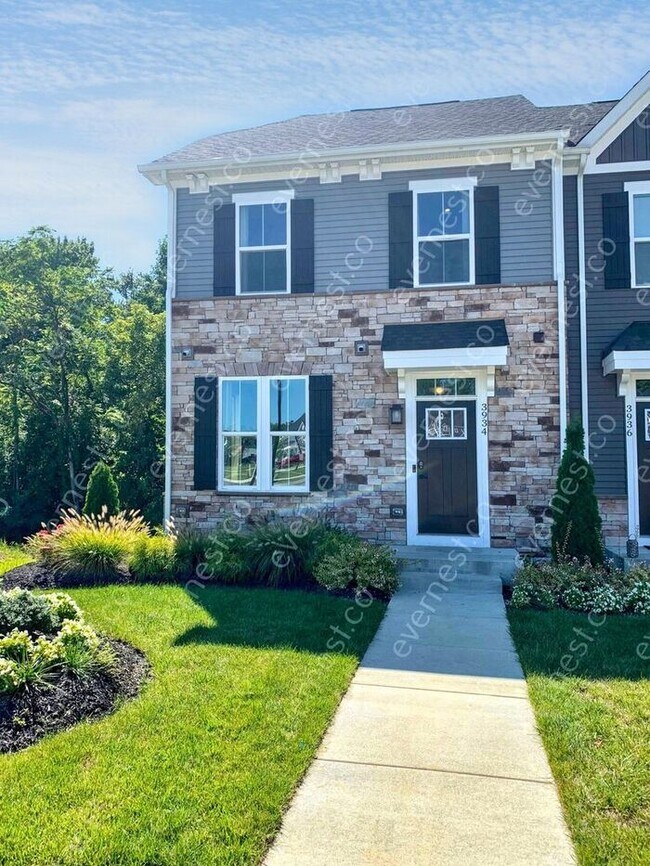 Primary Photo - Gorgeous 3-Bedroom Townhouse with Modern C...