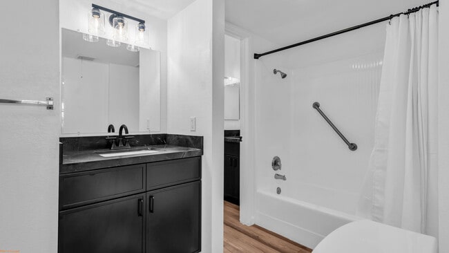 Building Photo - 5300 E Waverly Dr