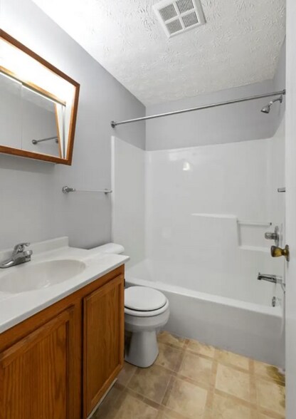 Building Photo - 205 Simpson Ave