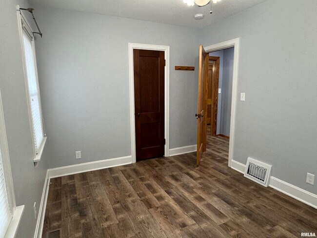 Building Photo - 1020 Brown St