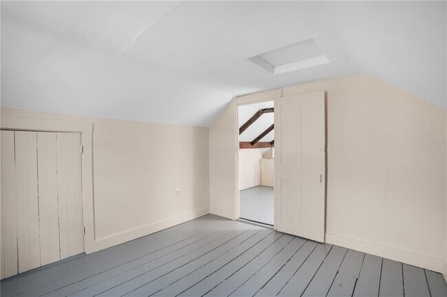 Building Photo - 14 Elm St