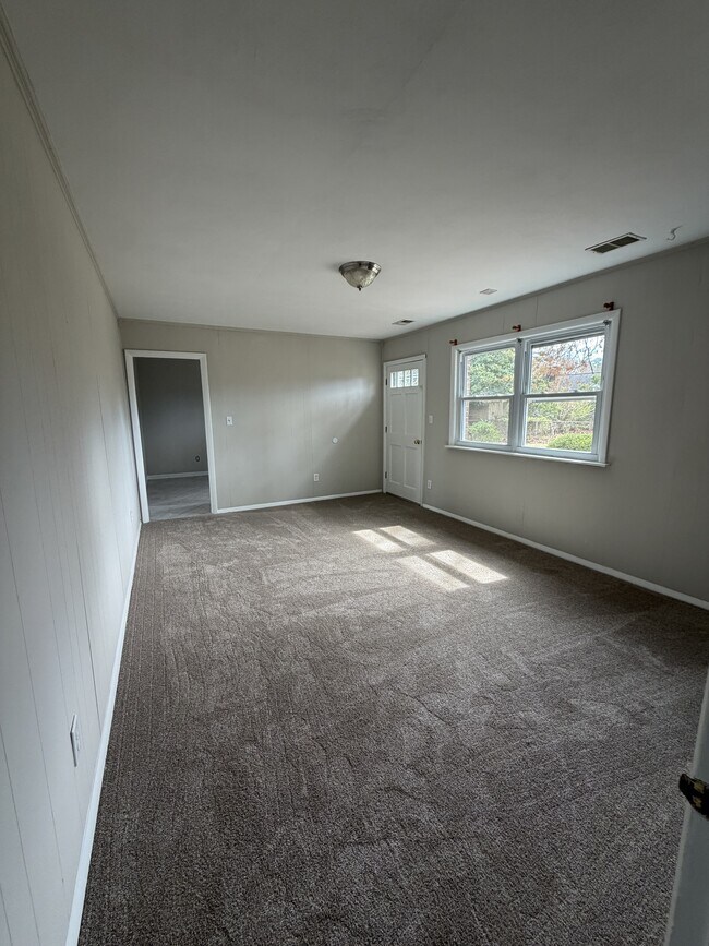 Building Photo - 5667 Heathwood Ct