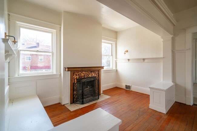 Building Photo - Stunning 1910 Historic Home