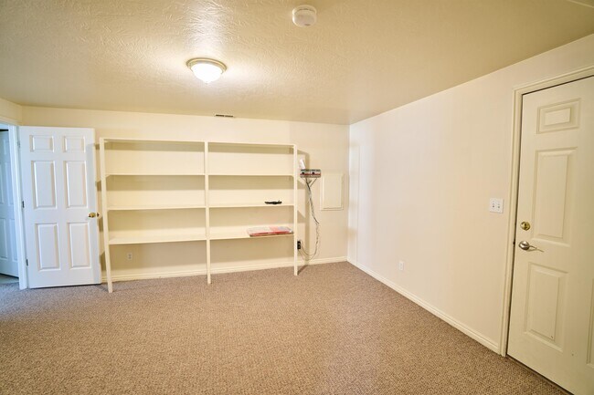 Building Photo - 850 E 550 S