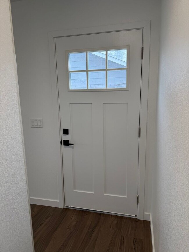 Building Photo - Brand new 3 bedroom 3 full bath townhouse in Thurston!