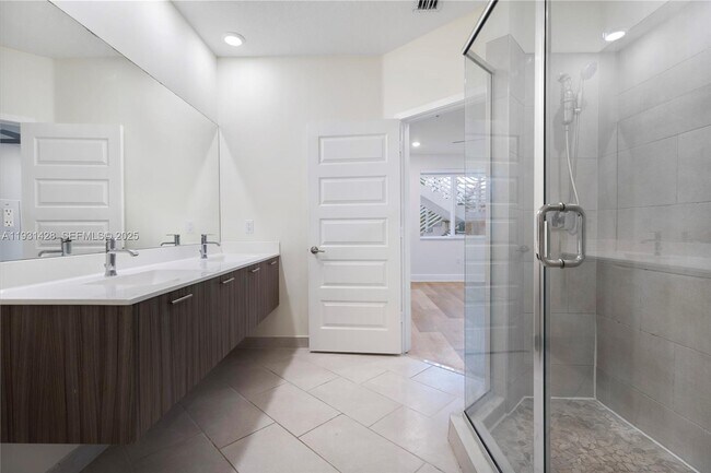 Building Photo - 6425 NW 103rd Pl