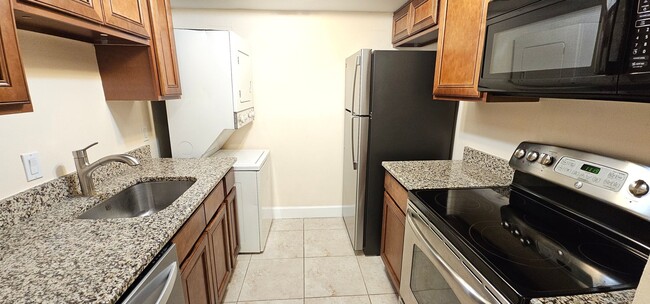 Building Photo - 2nd floor 1 bed/1 bath Unit in Sandlewood ...