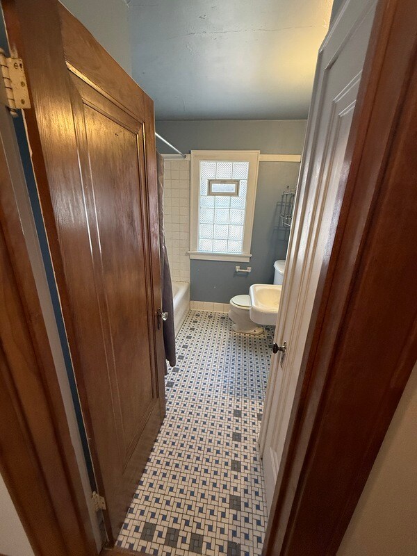 Building Photo - 2512 N 61st St