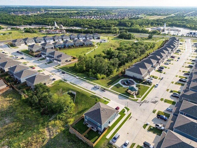 Building Photo - 1226 Parker Dr