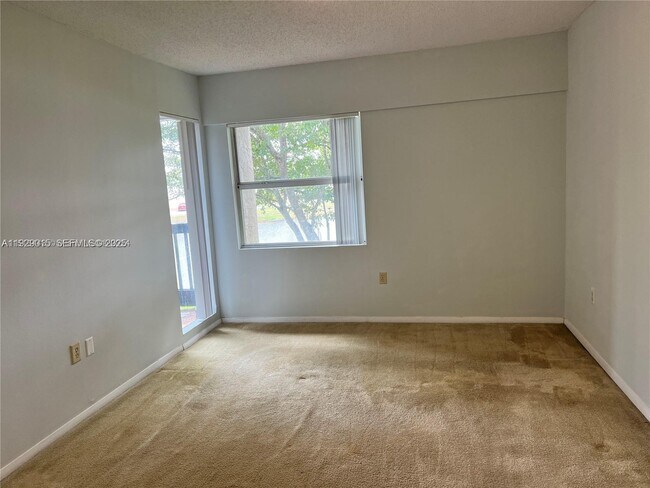 Building Photo - 665 SW 113th Way