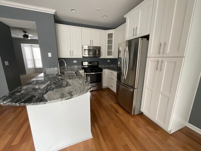 Building Photo - 1116 Village Center Pkwy