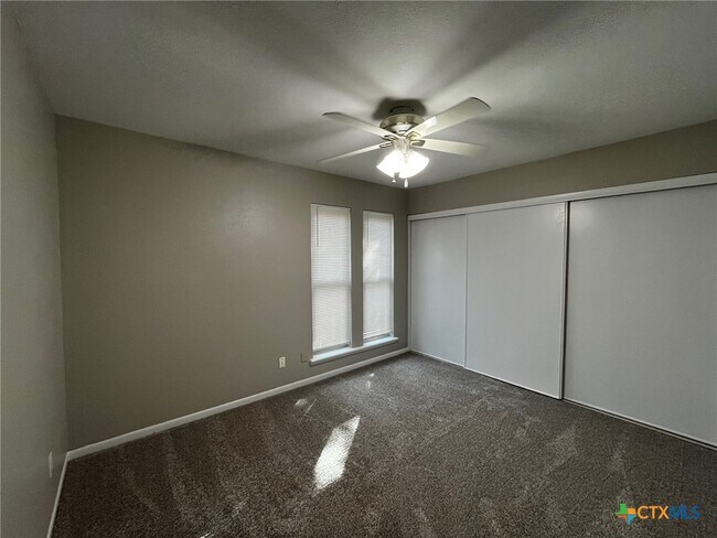 Building Photo - 526 Rattan Dr