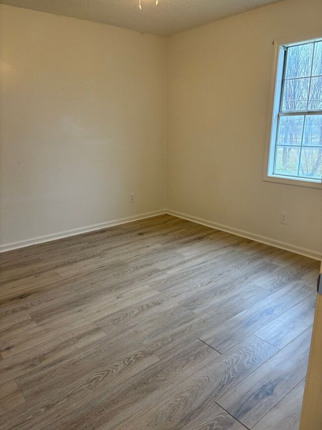 Building Photo - 2102 Clark St