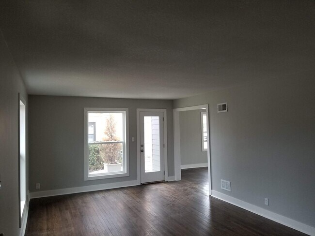 Building Photo - 643 E Meyer Blvd