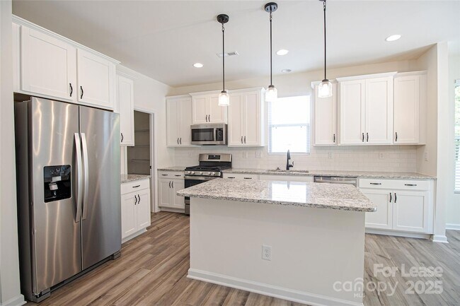 Building Photo - 3030 Falling Stone Cir