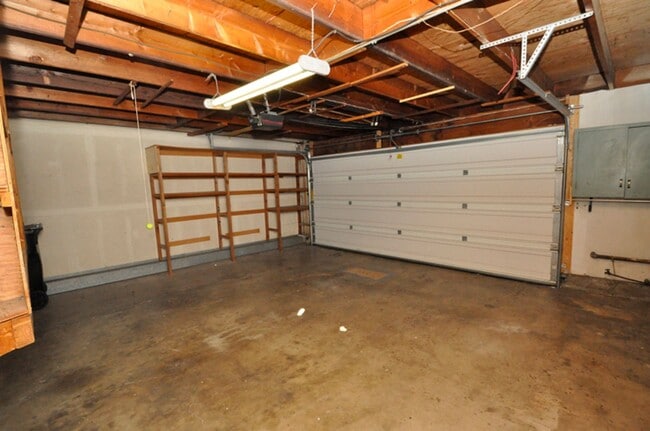 Building Photo - 3 Bdrm/2.5 Bath in Criterion Townhomes Com...