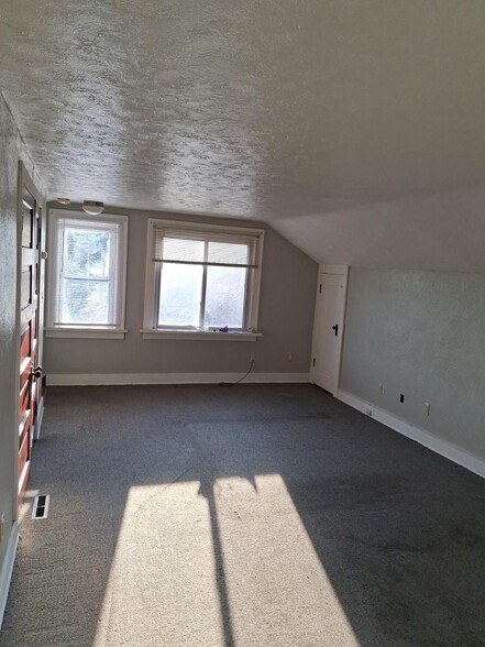 Building Photo - 1102 Lapham St