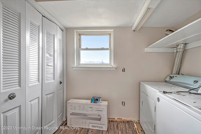 Building Photo - 250B Sawmill Rd